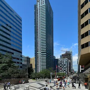https://300-front-street.niagara-fallshotels.com